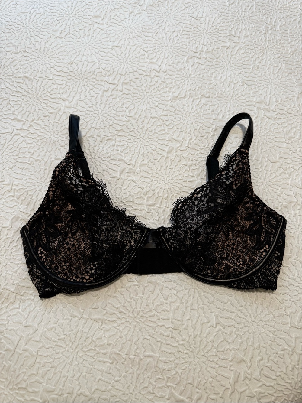Victoria's Secret Very Sexy Unlined Plunge Bra 34DDD Black Lace Faux Leather